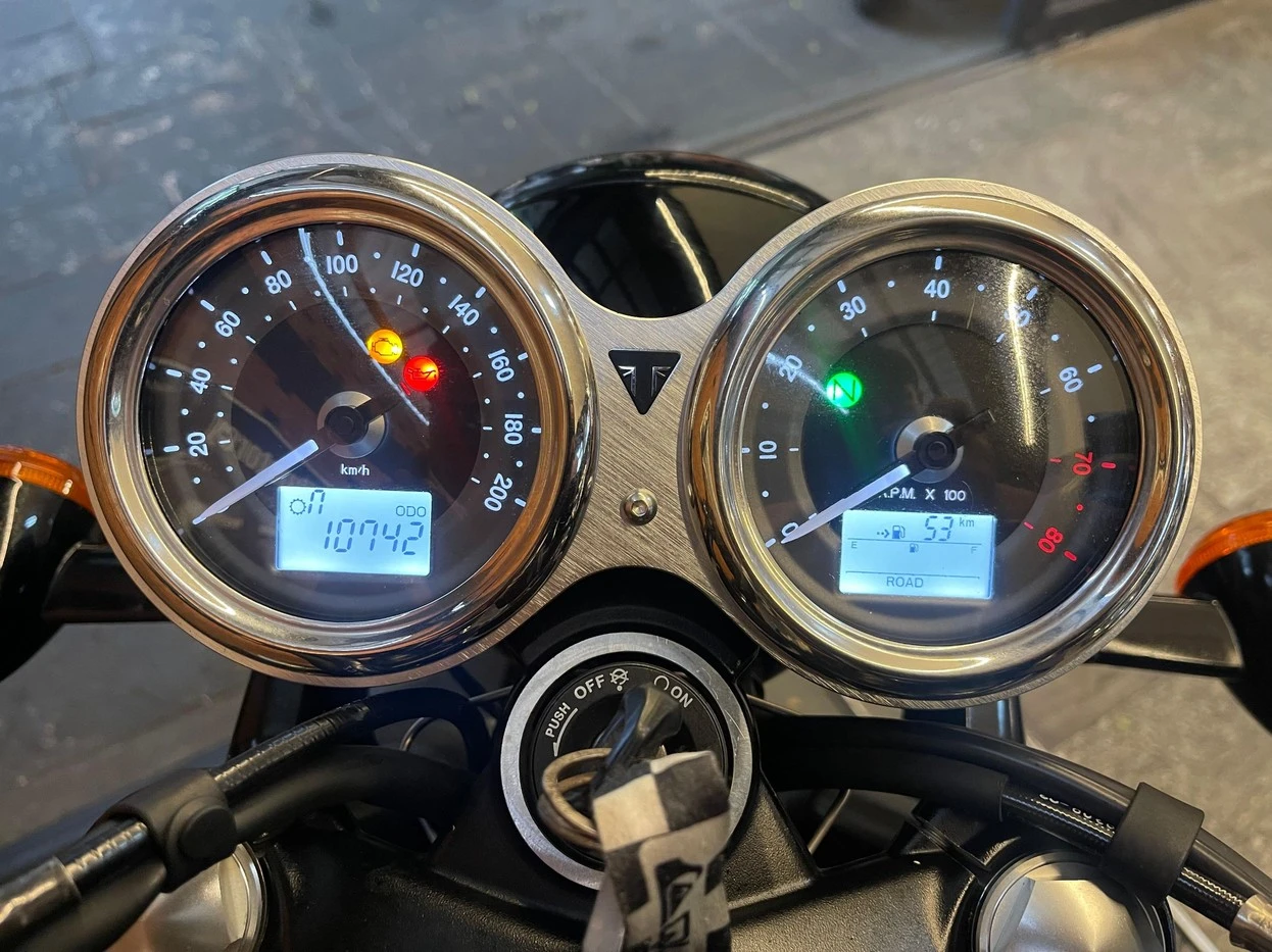 TRIUMPH BONNEVILLE T120 BLACK 1200