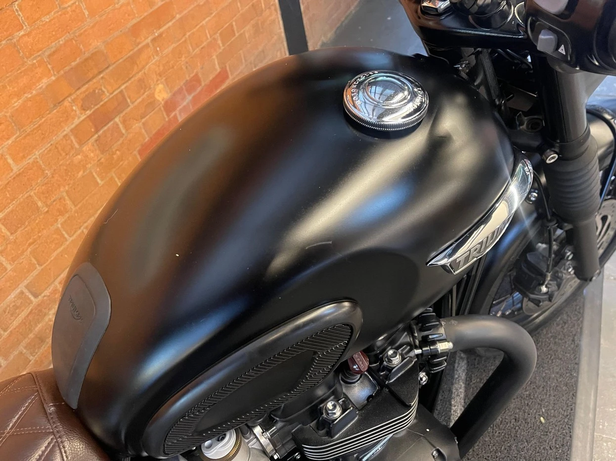 TRIUMPH BONNEVILLE T120 BLACK 1200