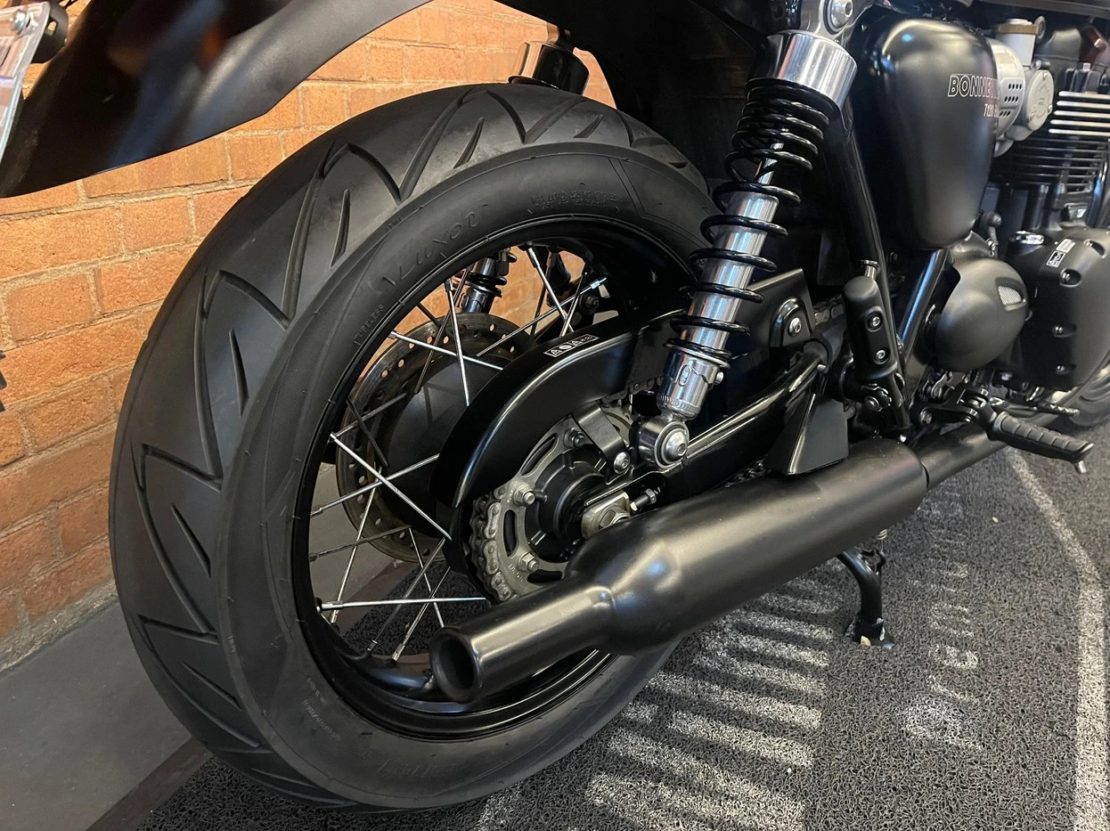 TRIUMPH BONNEVILLE T120 BLACK 1200