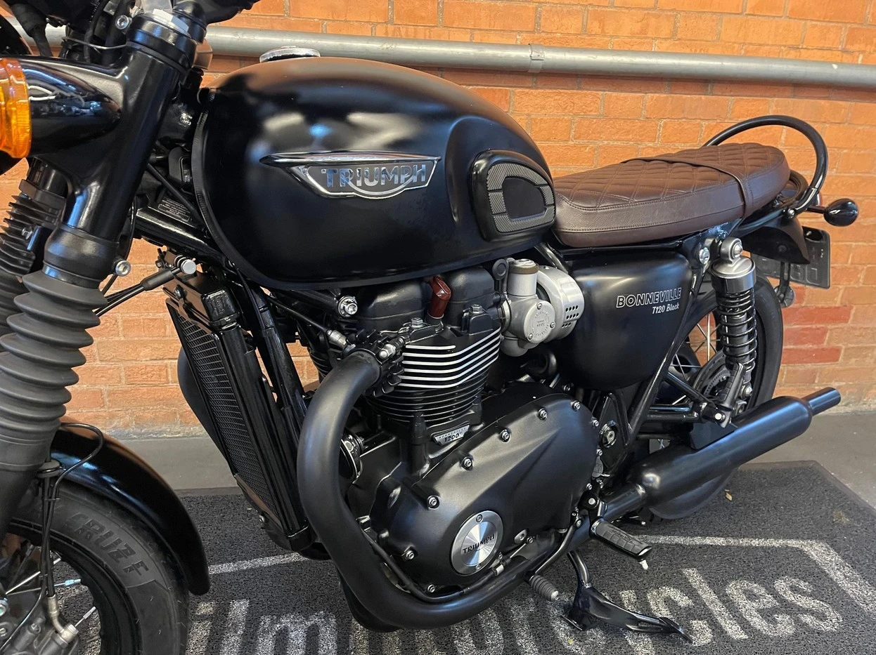 TRIUMPH BONNEVILLE T120 BLACK 1200