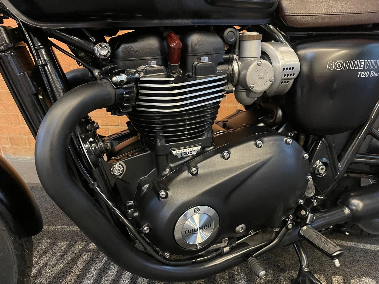 TRIUMPH BONNEVILLE T120 BLACK 1200