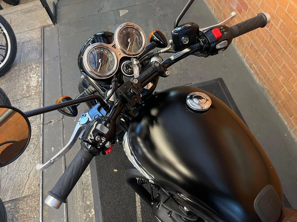 TRIUMPH BONNEVILLE T120 BLACK 1200