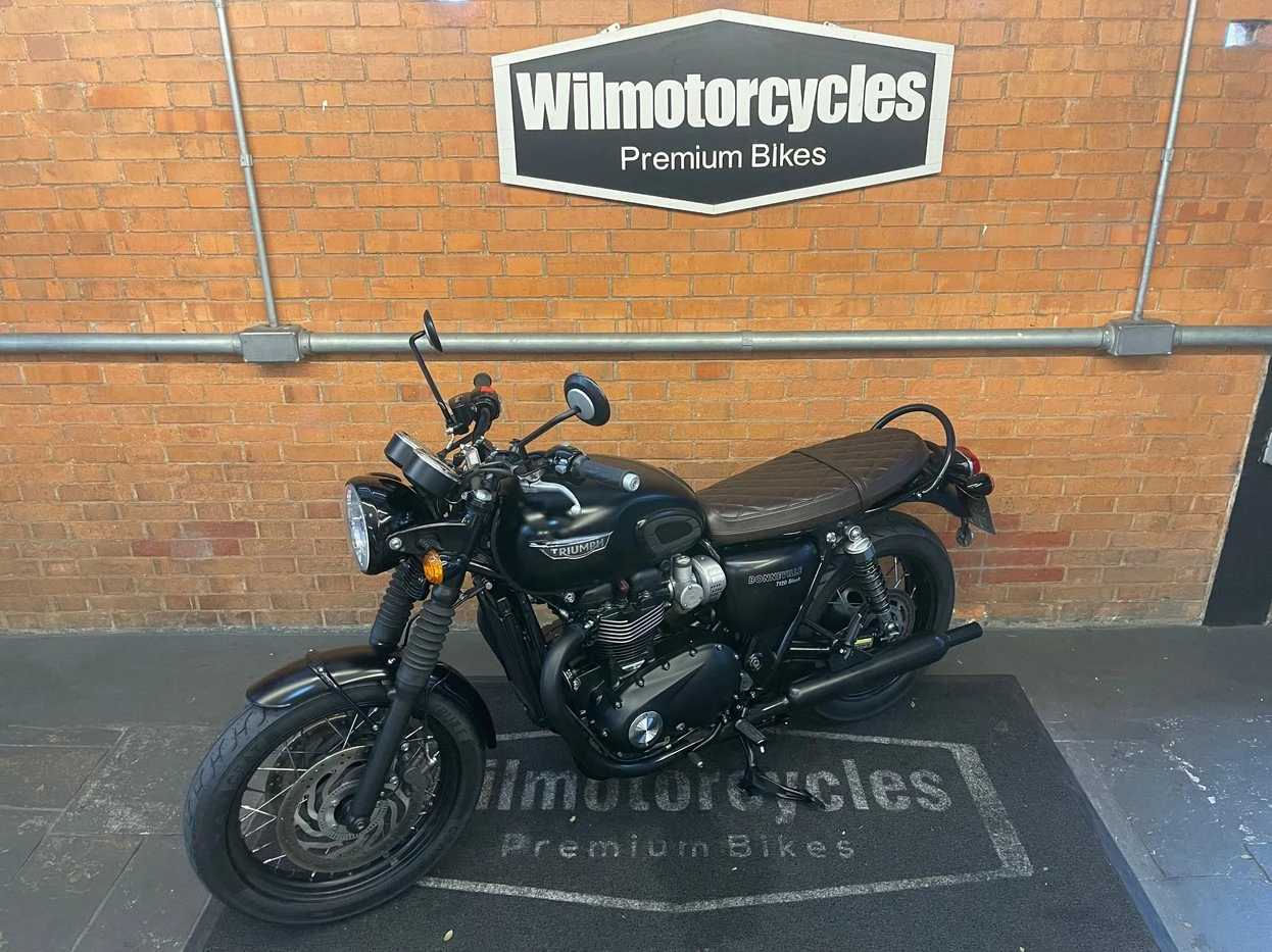TRIUMPH BONNEVILLE T120 BLACK 1200
