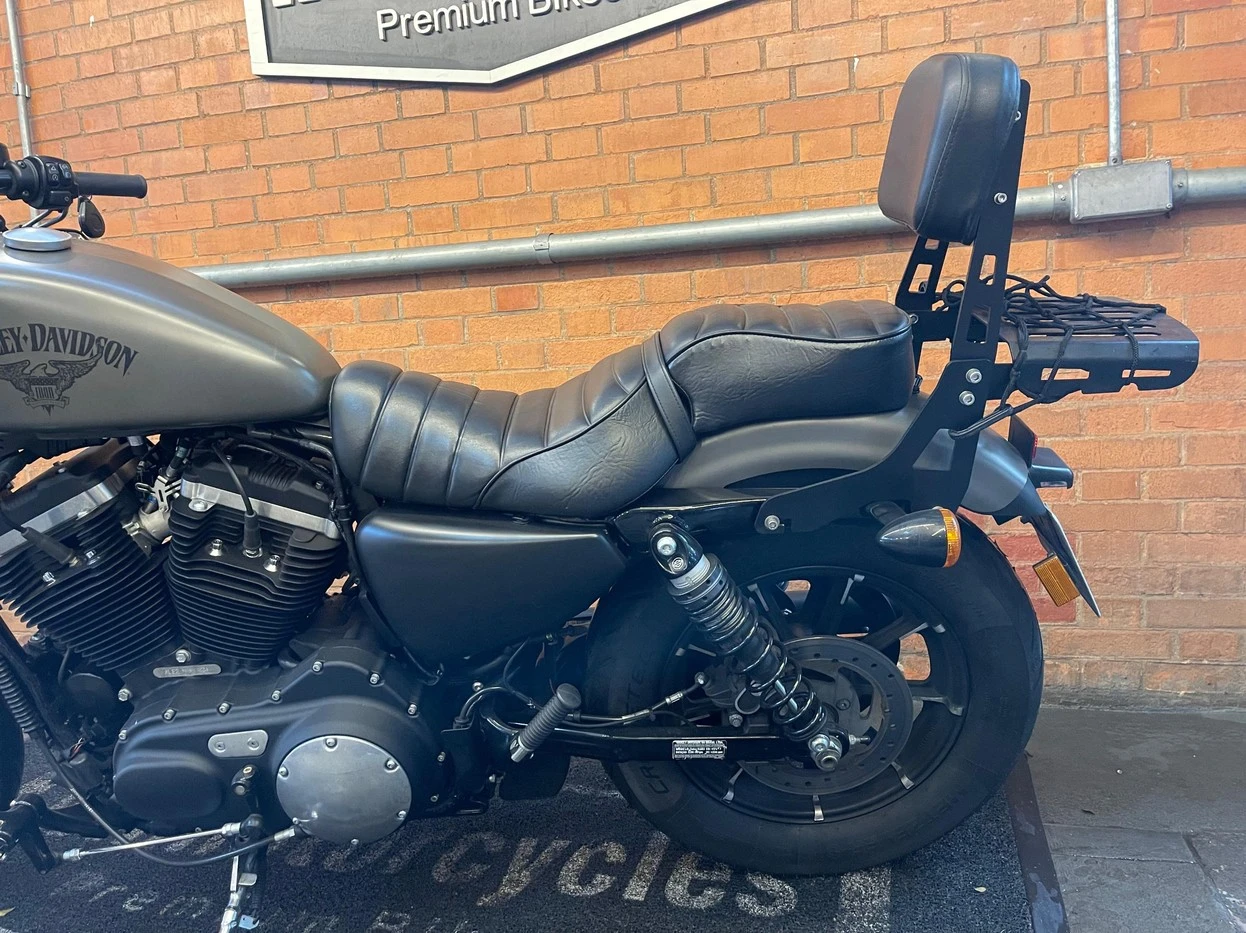 HARLEY-DAVIDSON SPORTSTER IRON 883