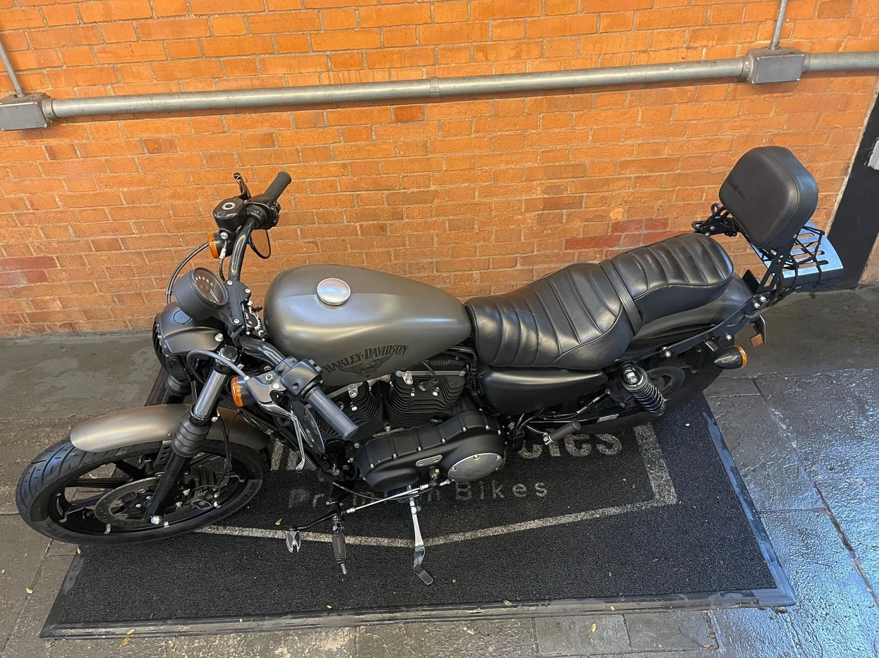 HARLEY-DAVIDSON SPORTSTER IRON 883
