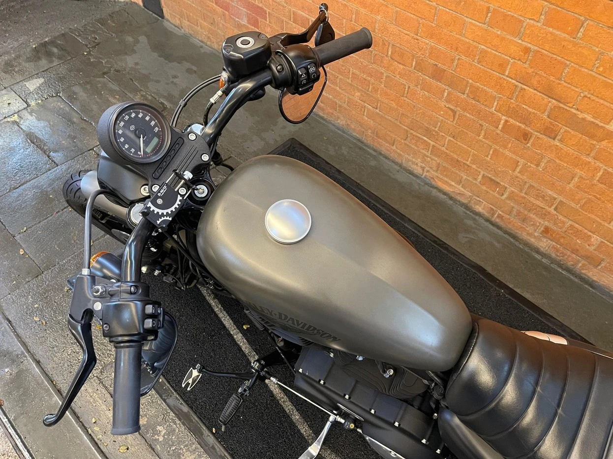 HARLEY-DAVIDSON SPORTSTER IRON 883