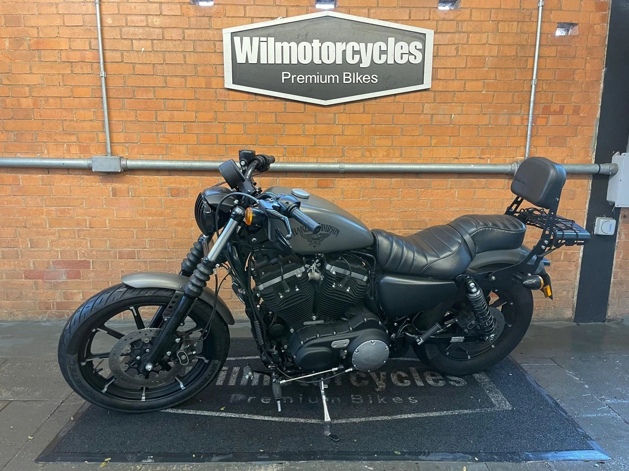 HARLEY-DAVIDSON SPORTSTER IRON 883
