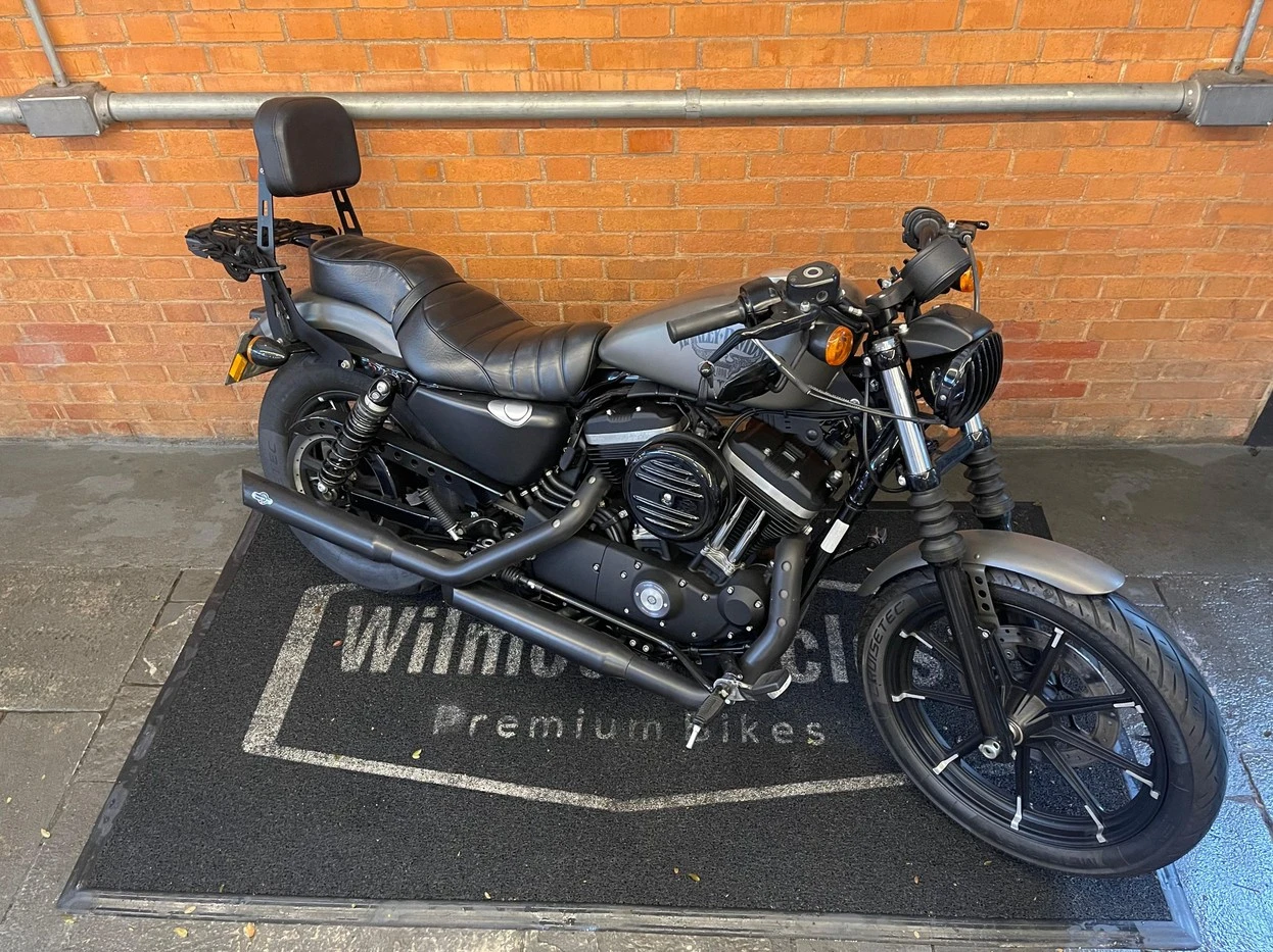HARLEY-DAVIDSON SPORTSTER IRON 883