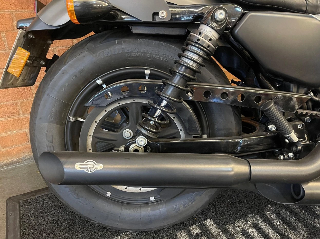 HARLEY-DAVIDSON SPORTSTER IRON 883