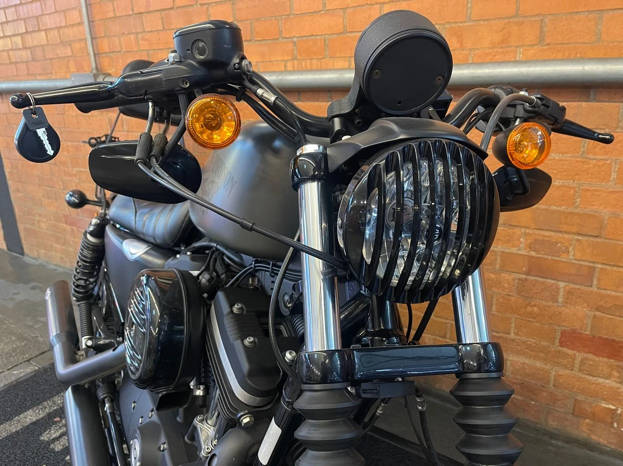 HARLEY-DAVIDSON SPORTSTER IRON 883
