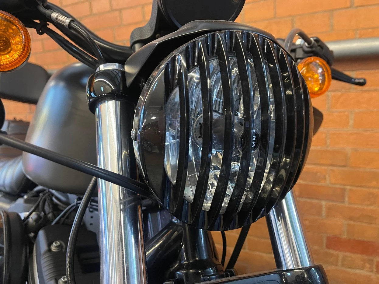HARLEY-DAVIDSON SPORTSTER IRON 883