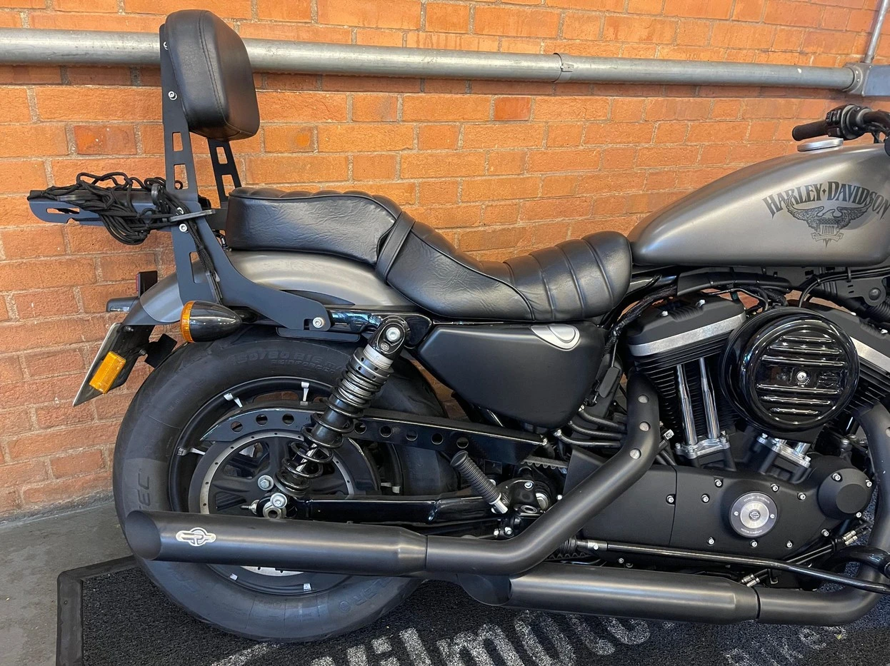HARLEY-DAVIDSON SPORTSTER IRON 883