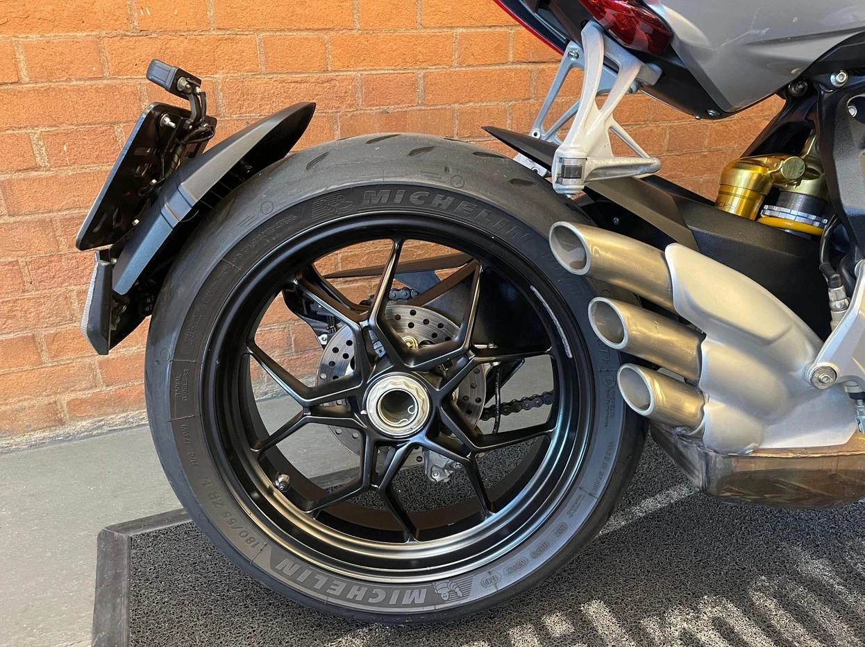 MV AGUSTA RIVALE 800