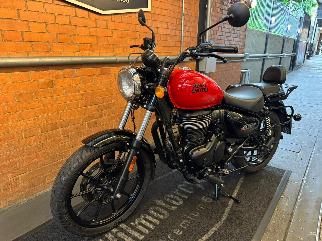 ROYAL ENFIELD METEOR 350 FIREBALL