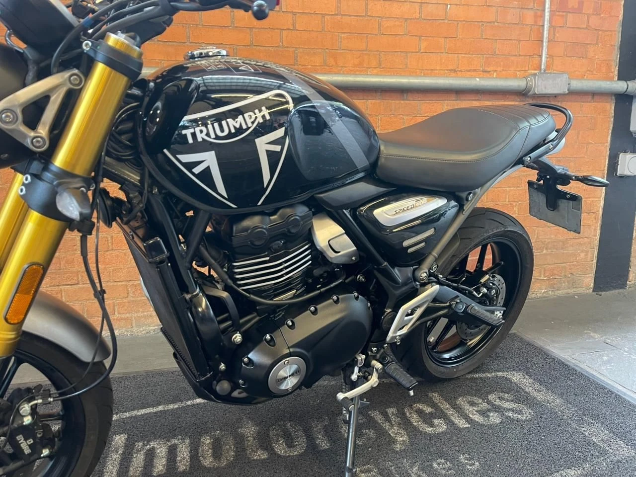 TRIUMPH SPEED 400