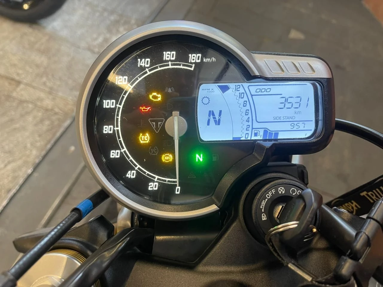 TRIUMPH SPEED 400