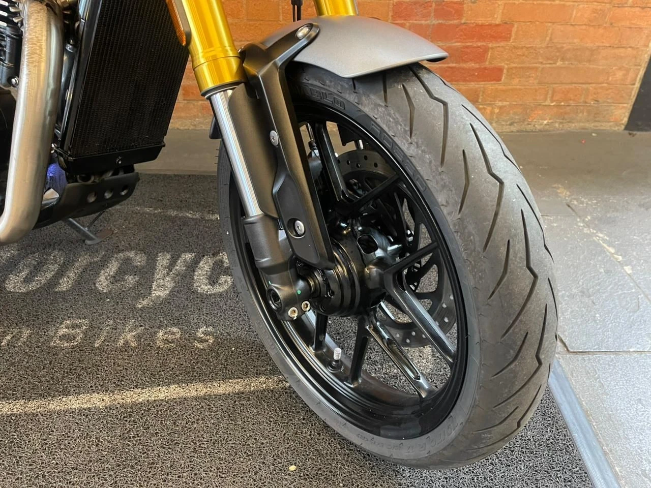 TRIUMPH SPEED 400