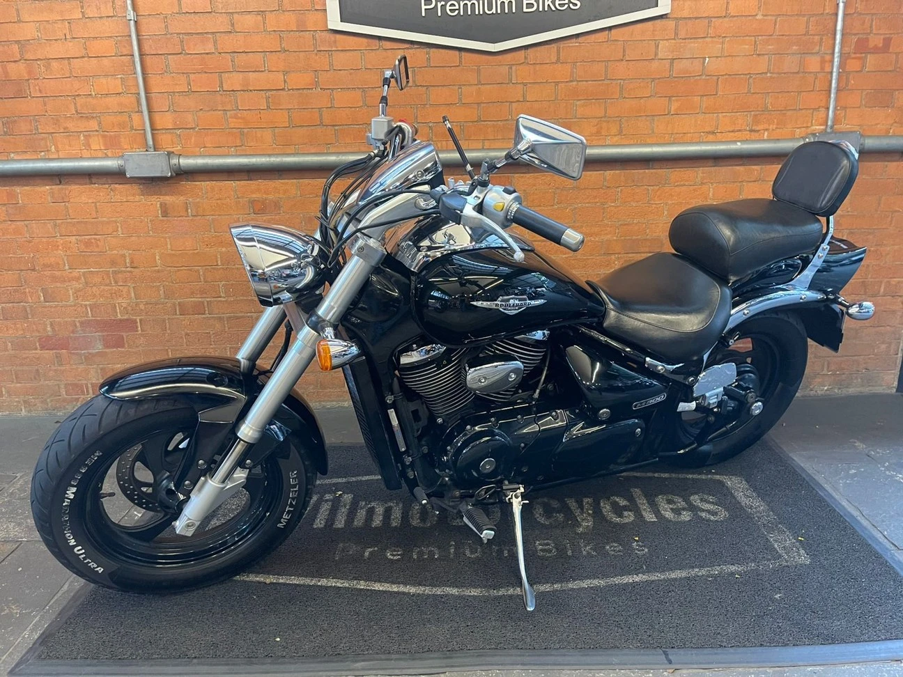 SUZUKI BOULEVARD M800