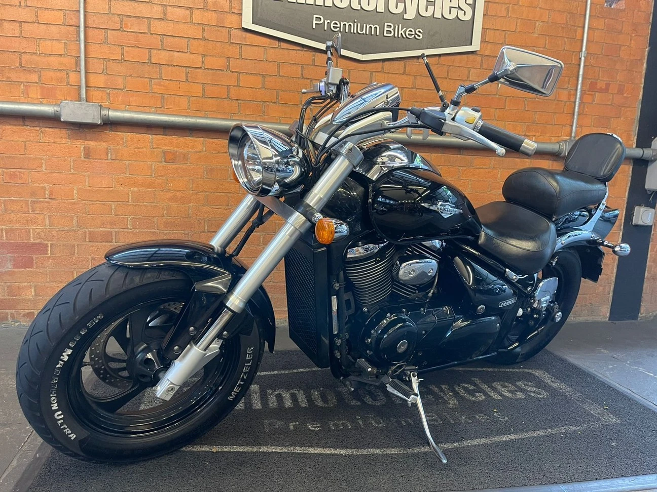 SUZUKI BOULEVARD M800