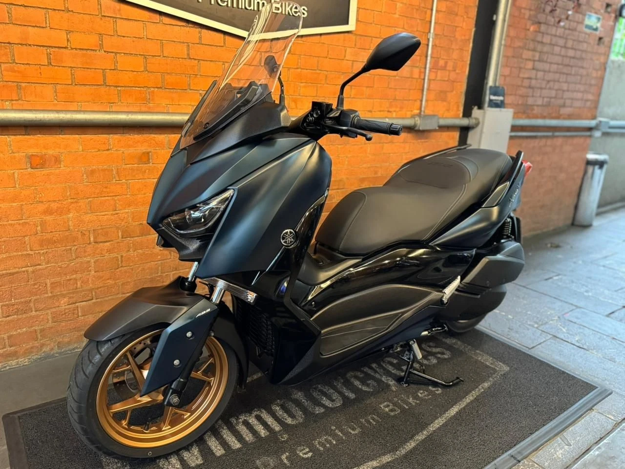 YAMAHA XMAX ABS