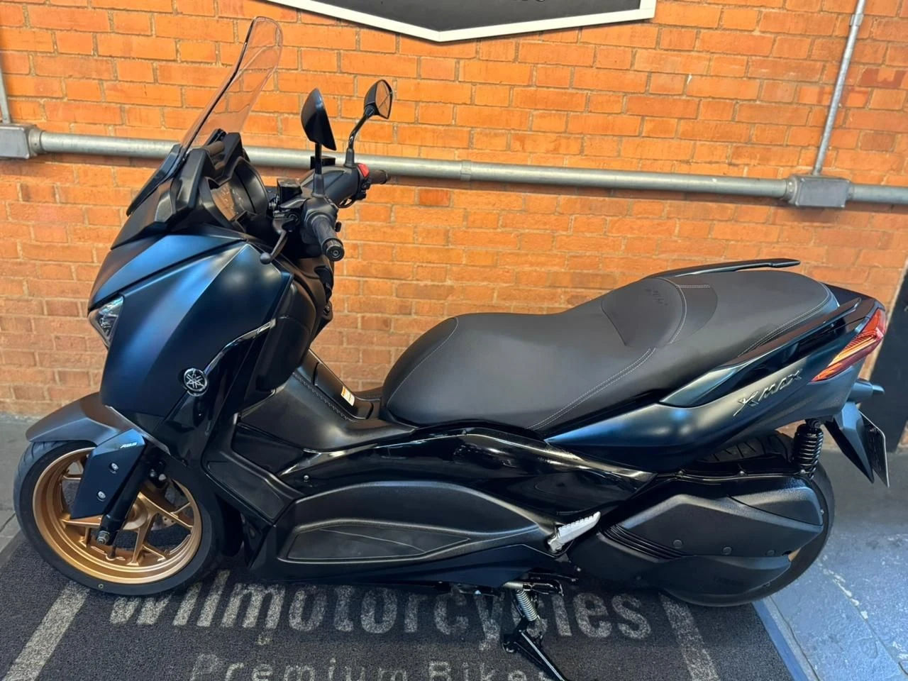 YAMAHA XMAX ABS