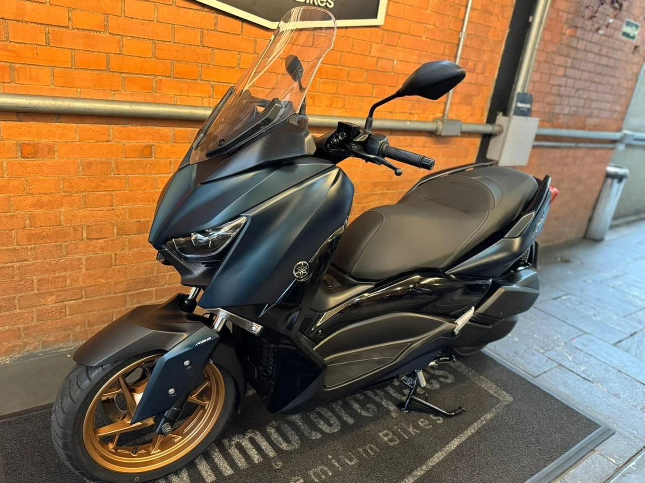 YAMAHA XMAX ABS