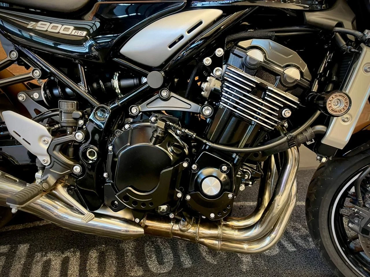 KAWASAKI Z900RS
