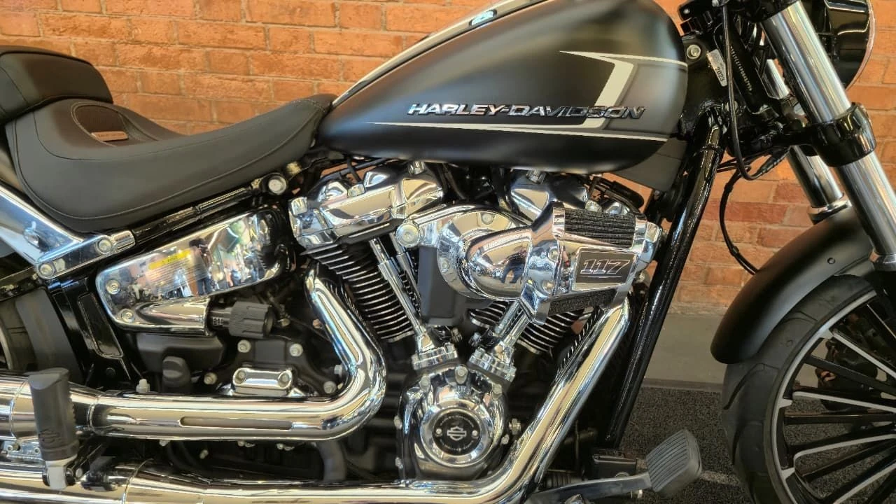 HARLEY-DAVIDSON SOFTAIL BREAKOUT
