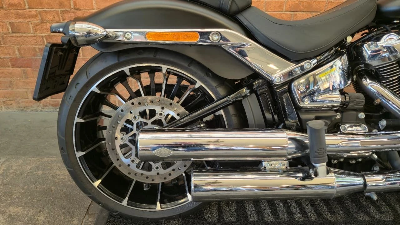 HARLEY-DAVIDSON SOFTAIL BREAKOUT