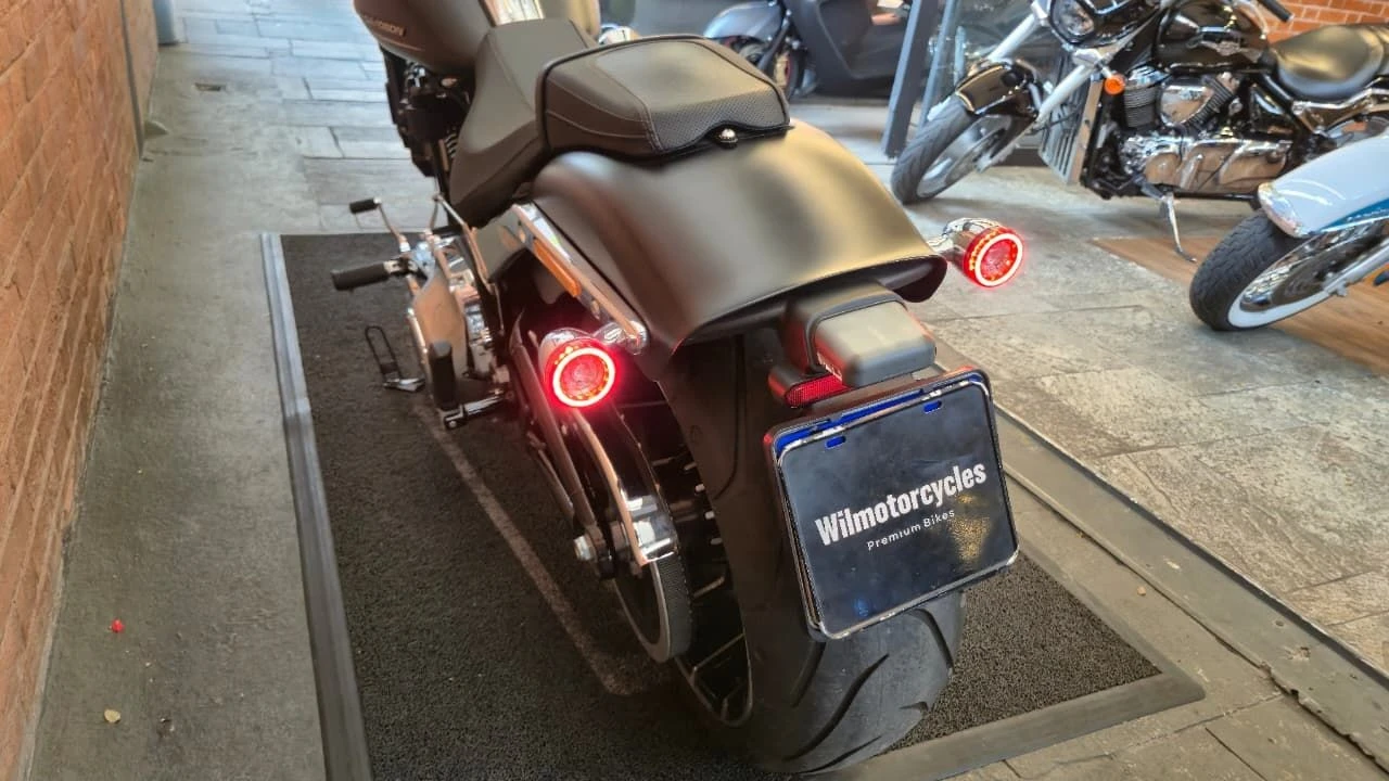 HARLEY-DAVIDSON SOFTAIL BREAKOUT