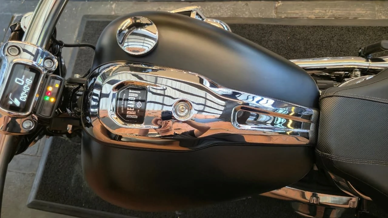 HARLEY-DAVIDSON SOFTAIL BREAKOUT