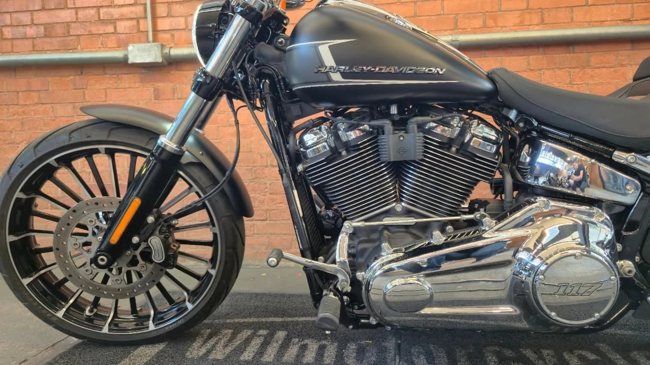HARLEY-DAVIDSON SOFTAIL BREAKOUT