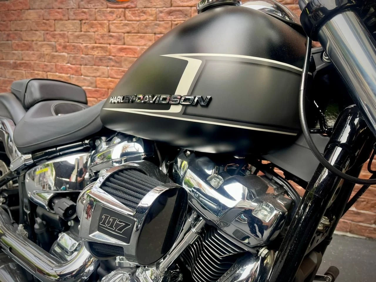 HARLEY-DAVIDSON SOFTAIL BREAKOUT