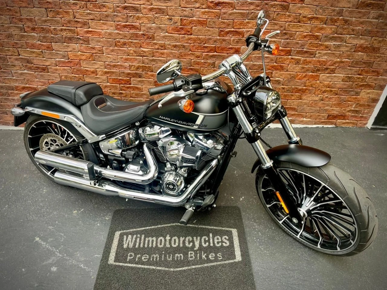 HARLEY-DAVIDSON SOFTAIL BREAKOUT