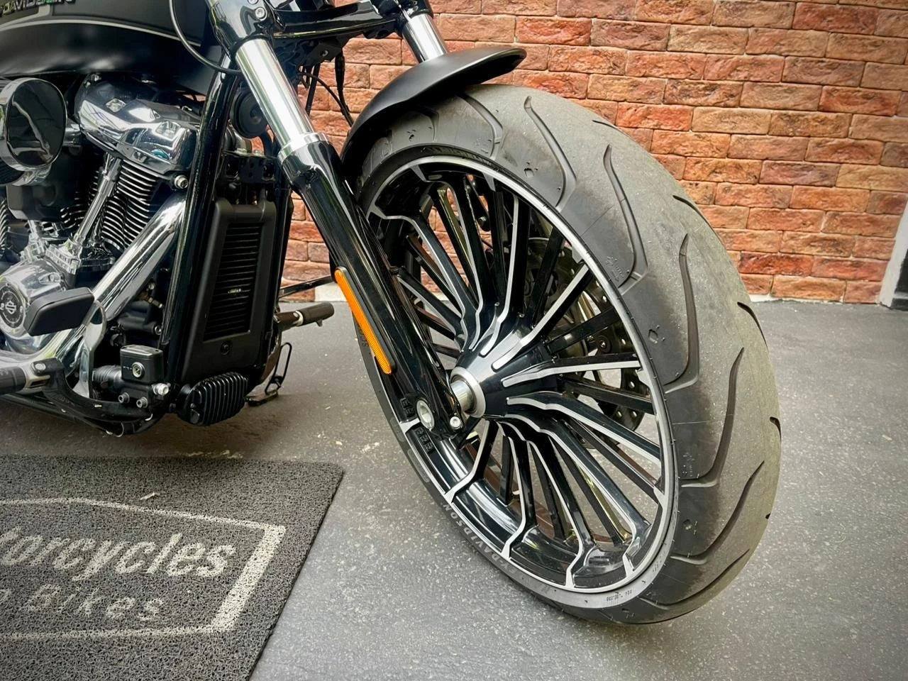 HARLEY-DAVIDSON SOFTAIL BREAKOUT