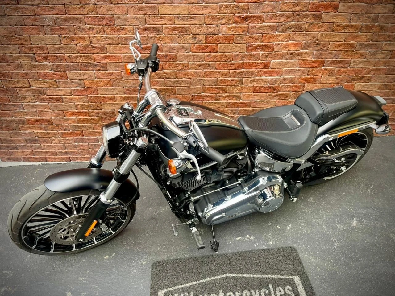 HARLEY-DAVIDSON SOFTAIL BREAKOUT