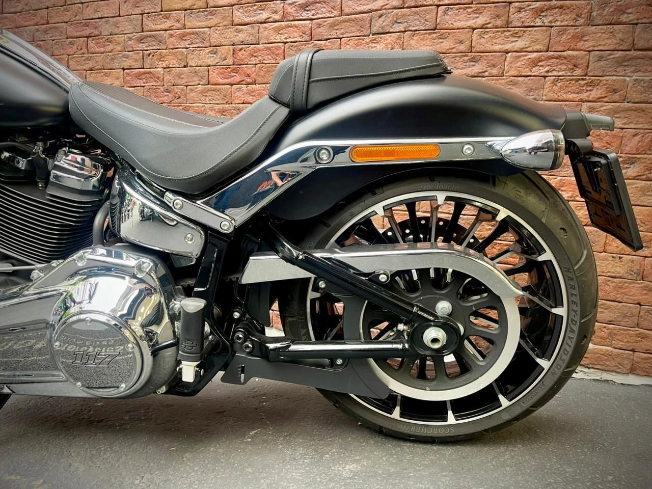 HARLEY-DAVIDSON SOFTAIL BREAKOUT