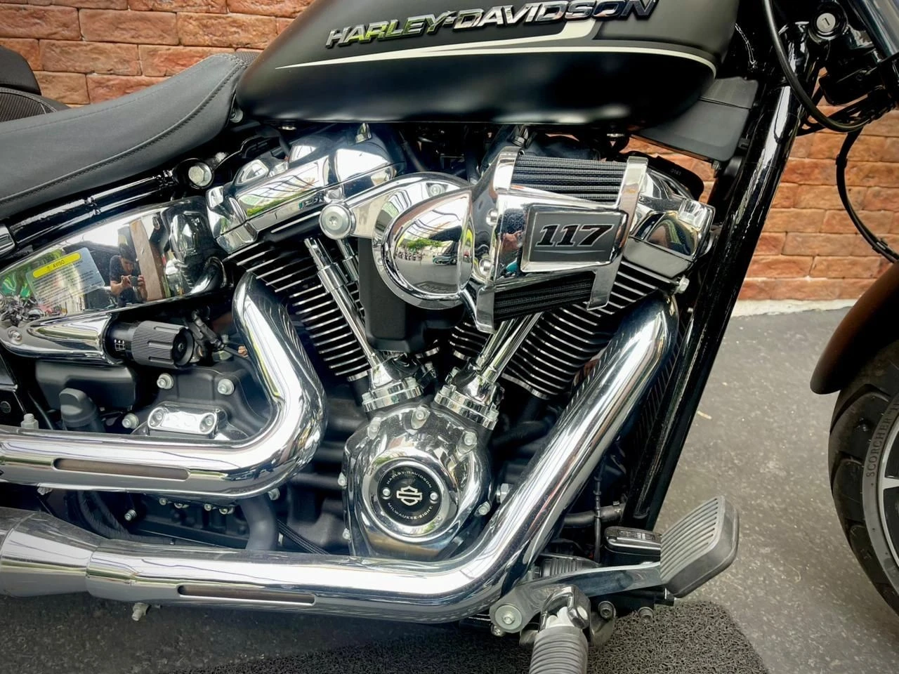 HARLEY-DAVIDSON SOFTAIL BREAKOUT