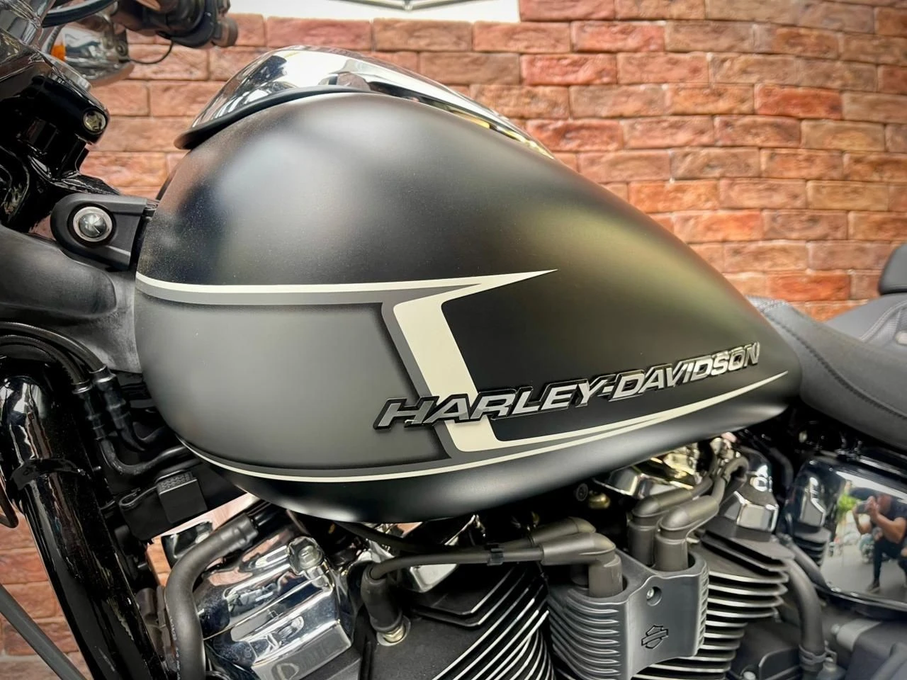 HARLEY-DAVIDSON SOFTAIL BREAKOUT