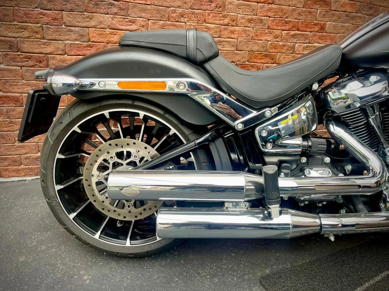 HARLEY-DAVIDSON SOFTAIL BREAKOUT