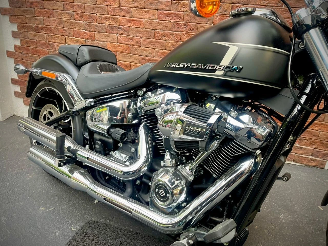 HARLEY-DAVIDSON SOFTAIL BREAKOUT