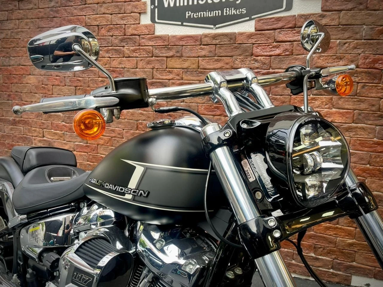 HARLEY-DAVIDSON SOFTAIL BREAKOUT