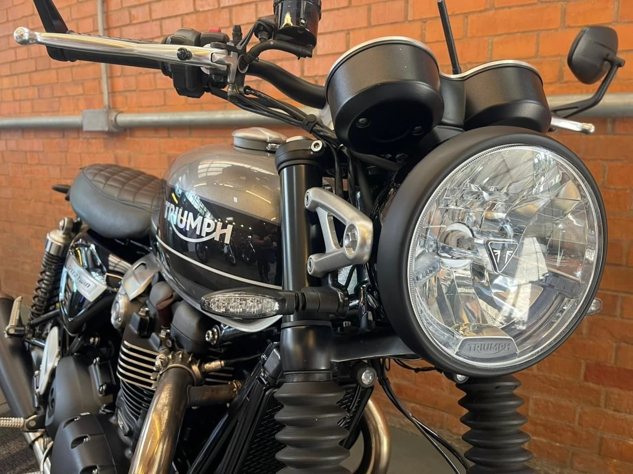 TRIUMPH SPEED TWIN 