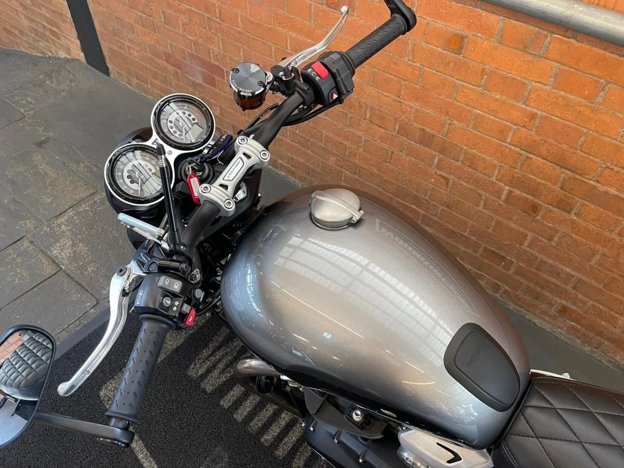 TRIUMPH SPEED TWIN 