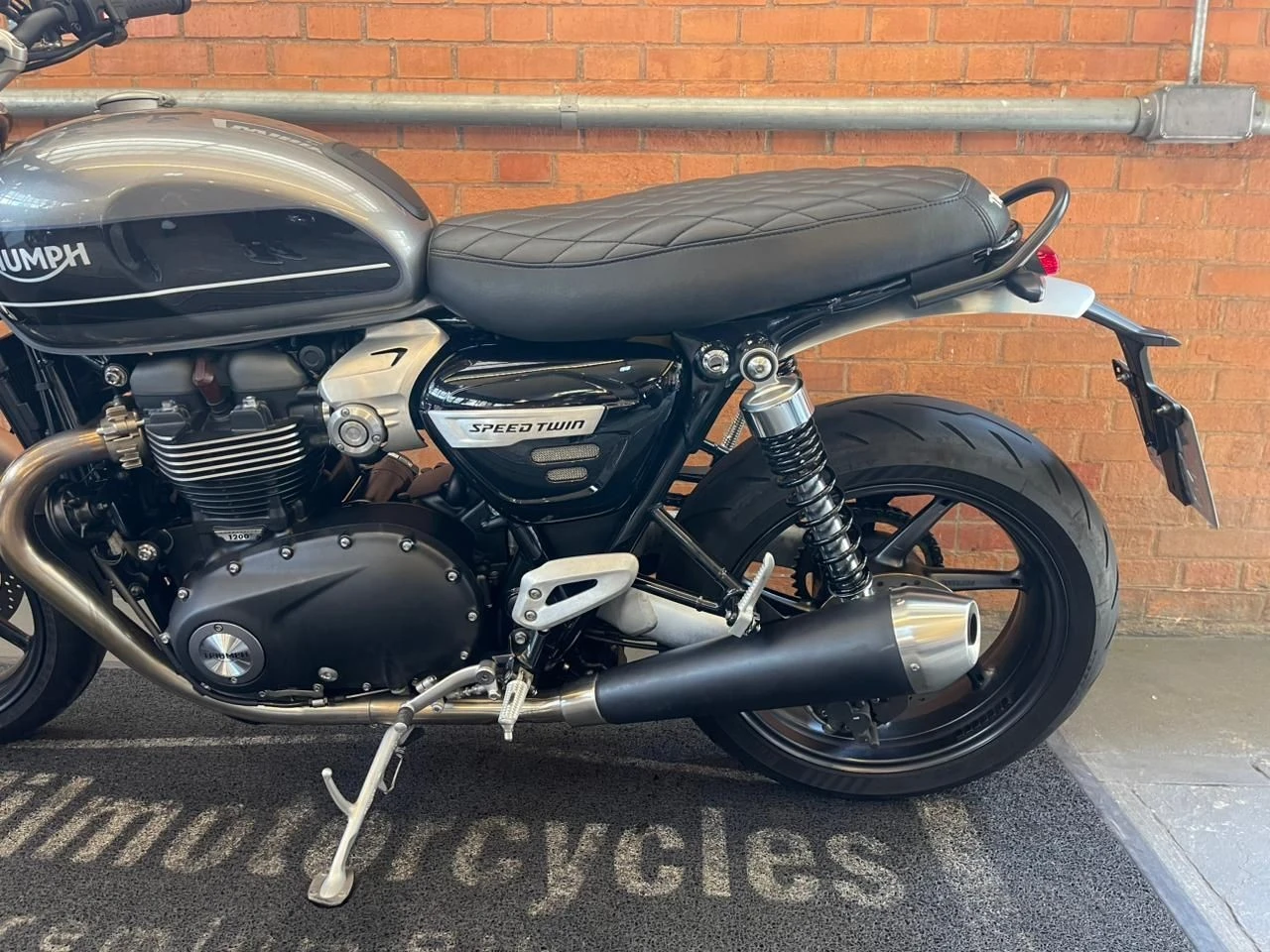 TRIUMPH SPEED TWIN 