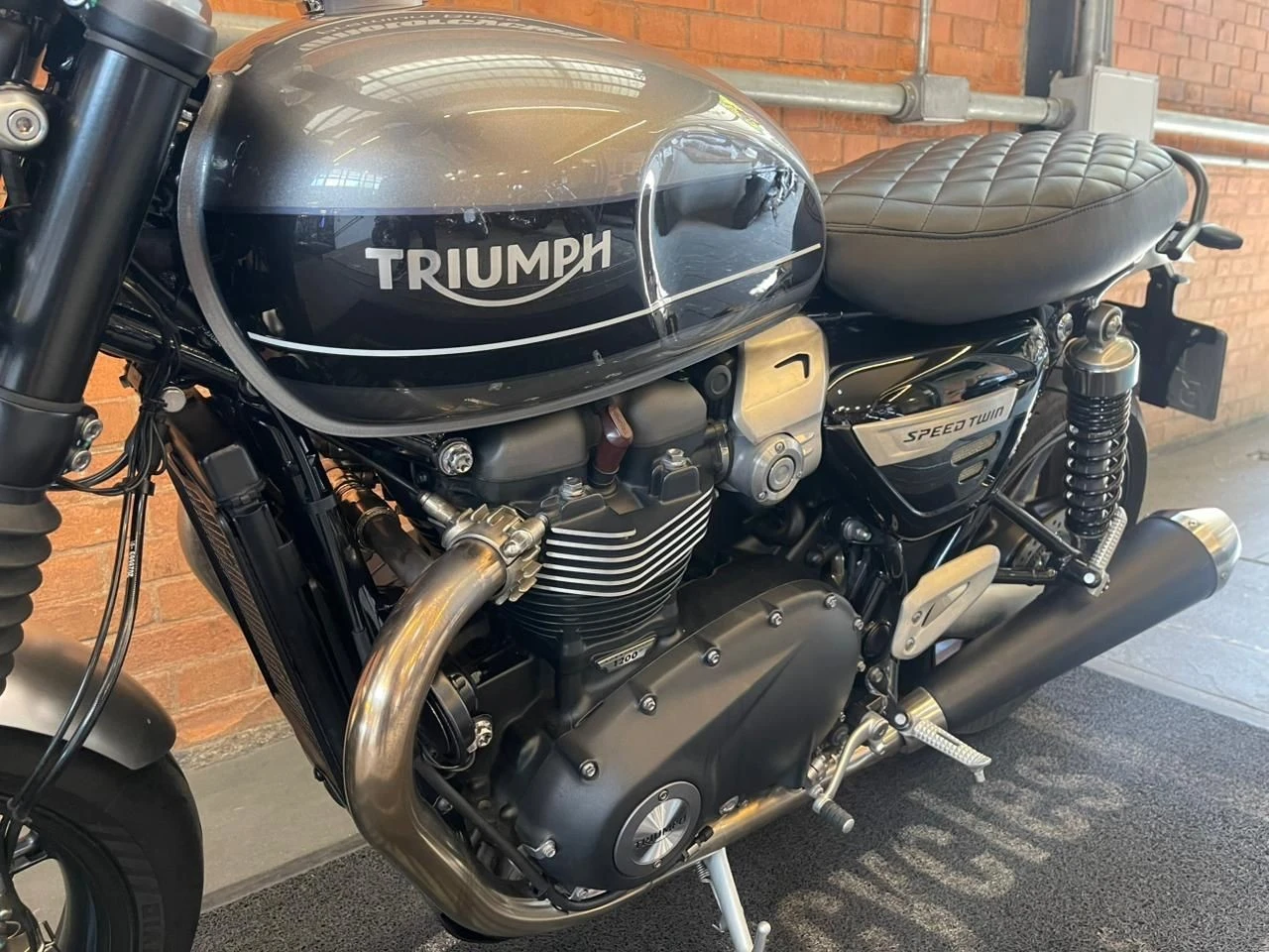 TRIUMPH SPEED TWIN 