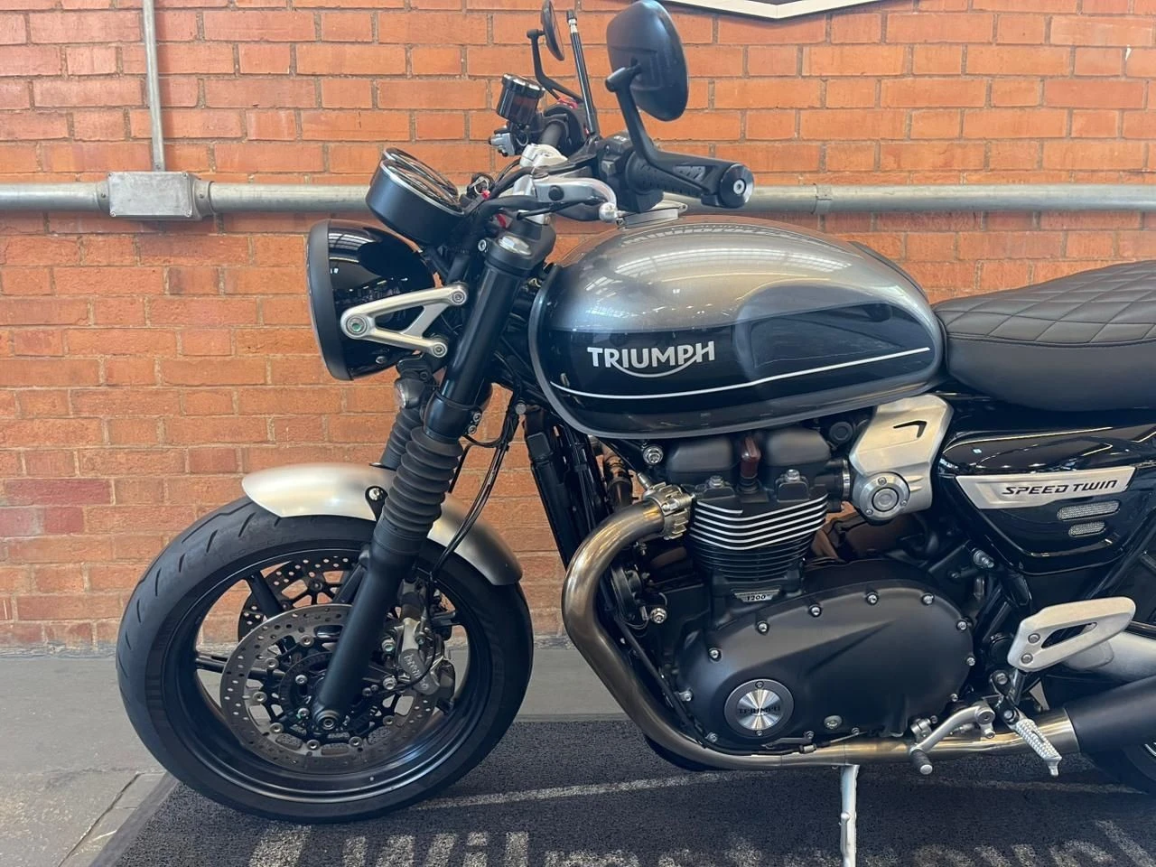 TRIUMPH SPEED TWIN 