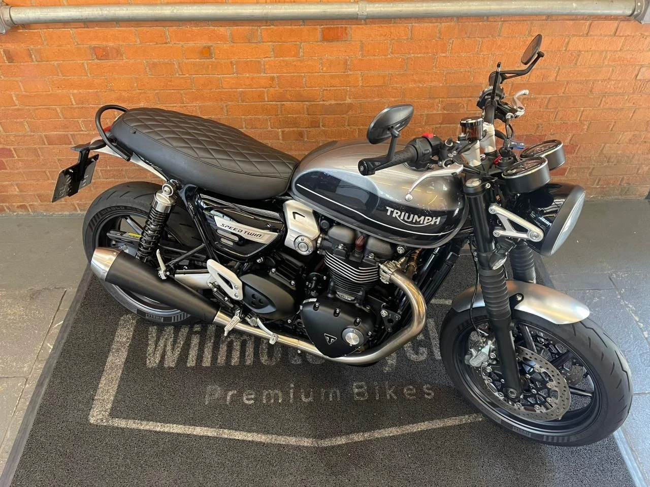 TRIUMPH SPEED TWIN 