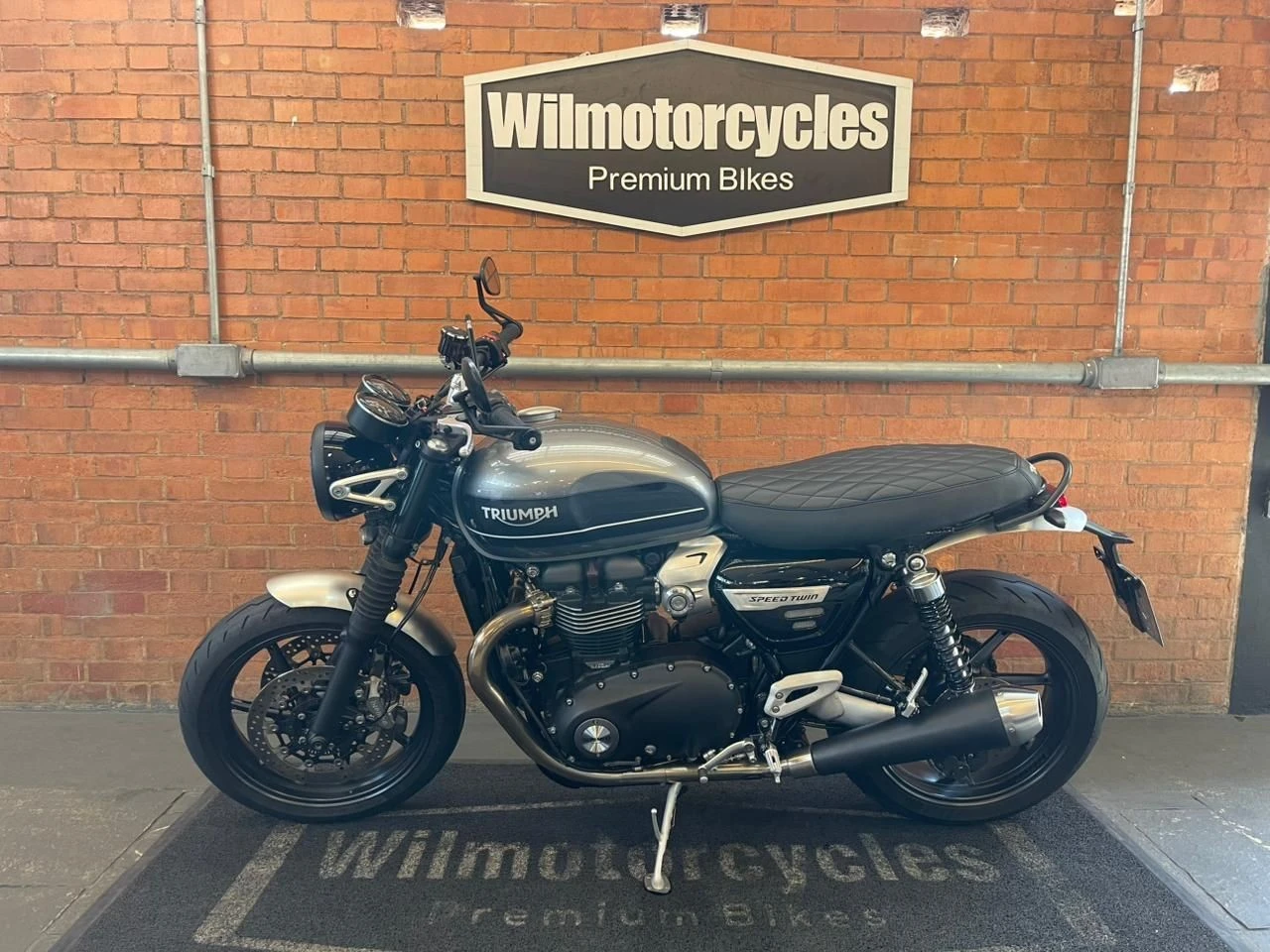 TRIUMPH SPEED TWIN 