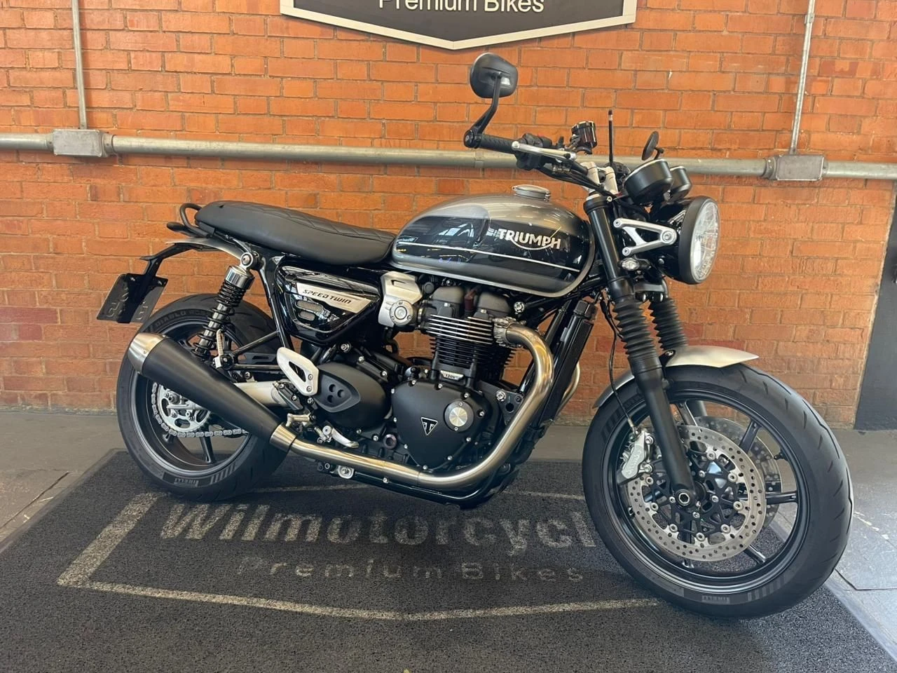 TRIUMPH SPEED TWIN 